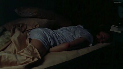 Oğlan Porno Jurnalında Oxuyurdu və Ananın içəri girməsini gözləmirdi