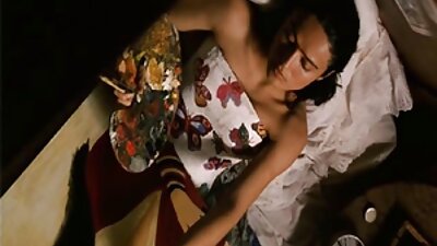 Slutty Brunette Plays ilə bir Vibrator isə Böyük Dik onun göt fucks